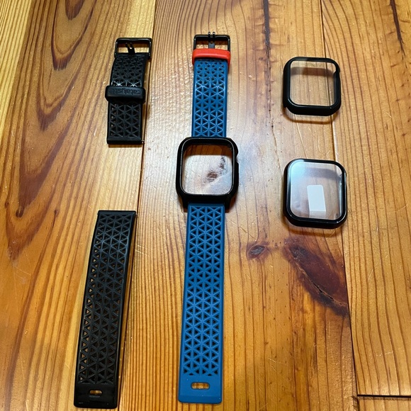 APPLE WATCH 7 45mm WITH ACCESSORIES BUNDLE - Picture 7 of 12
